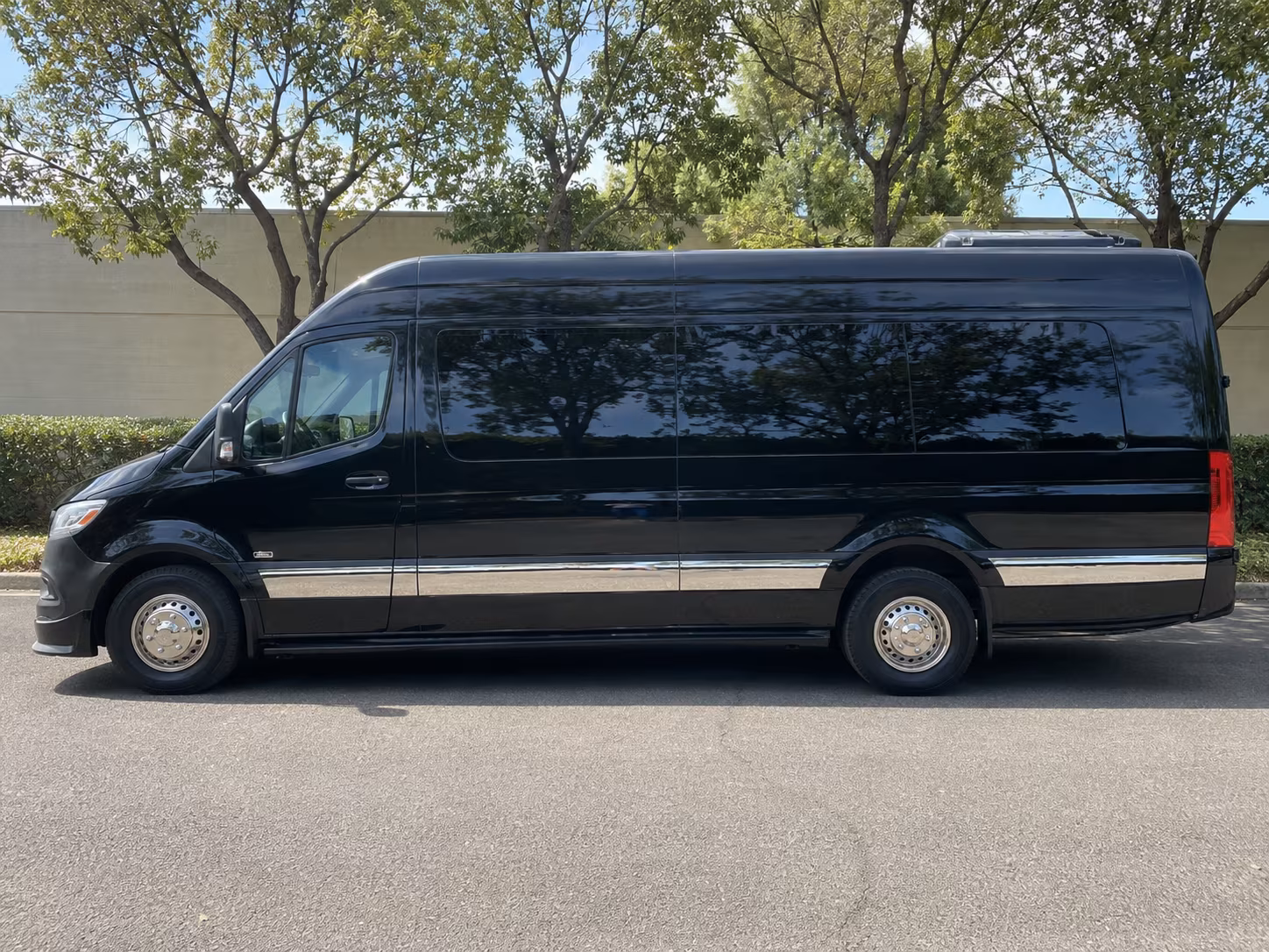 Orlando Airport Shuttle & Transportation party bus exterior